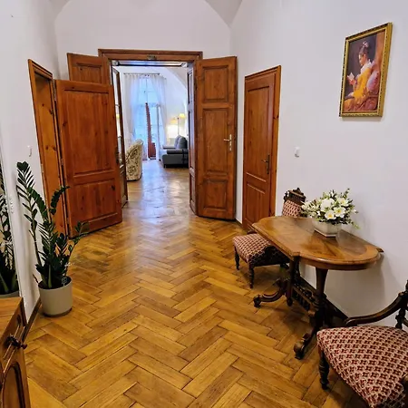 Marina Old Town With Private Parking Apartment Kosice