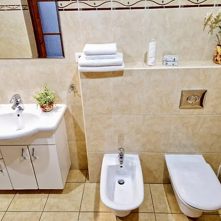 Marina Old Town With 1 Free Parking Offsite Apartment